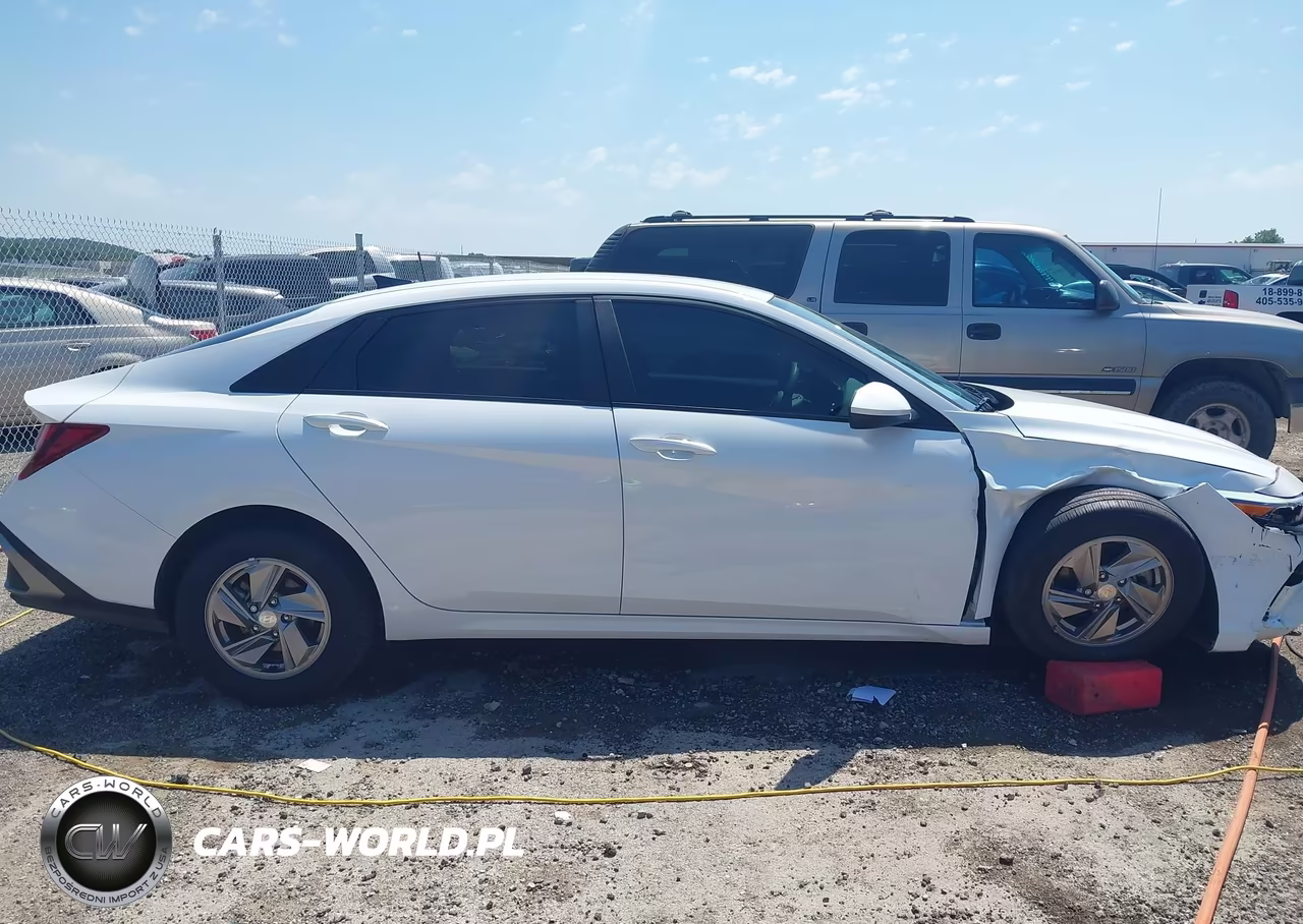 2024 Hyundai Elantra Se VIN:KMHLL4DG1RU831396 - 13