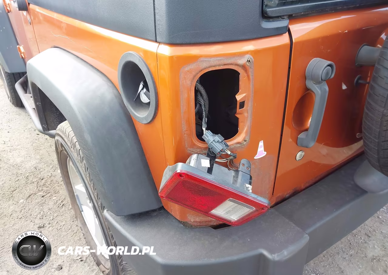 2011 Jeep Wrangler Sport VIN:1J4AA2D19BL629025 - 6