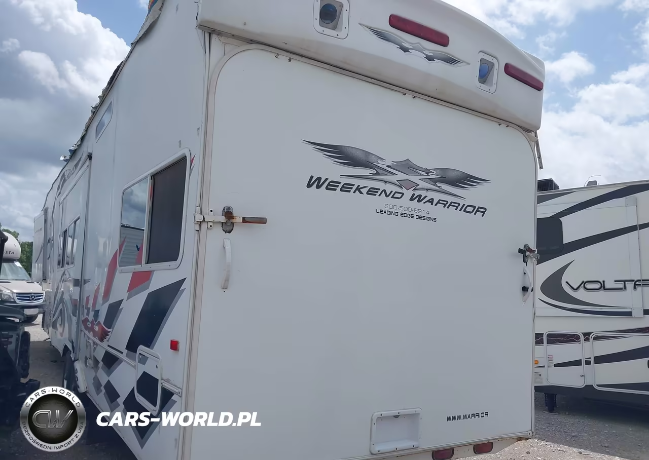 2007 Weekend Warrior Toy Hauler VIN:5HRSS403X7C019511 - 3