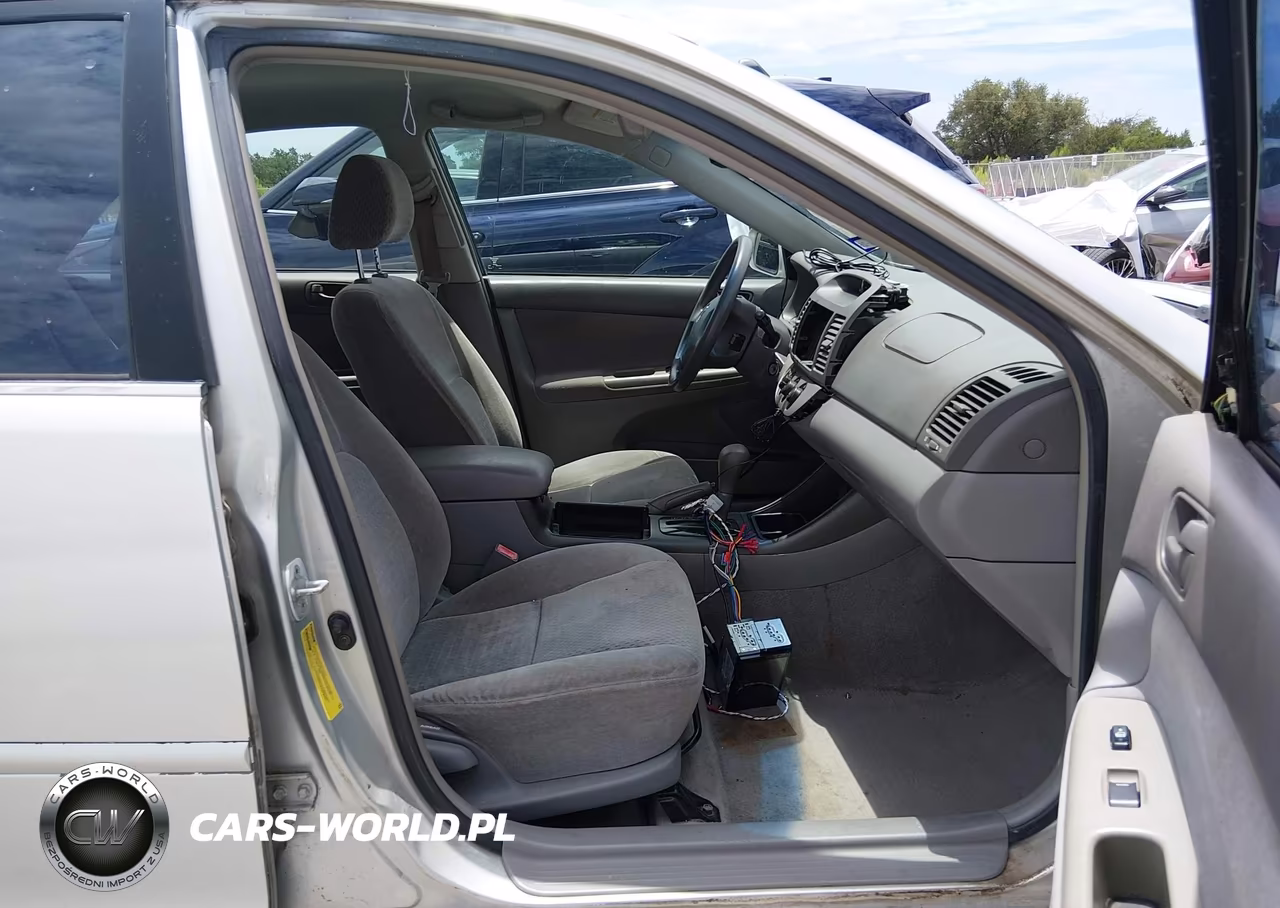 2002 Toyota Camry Le VIN:4T1BE30K62U019821 - 5
