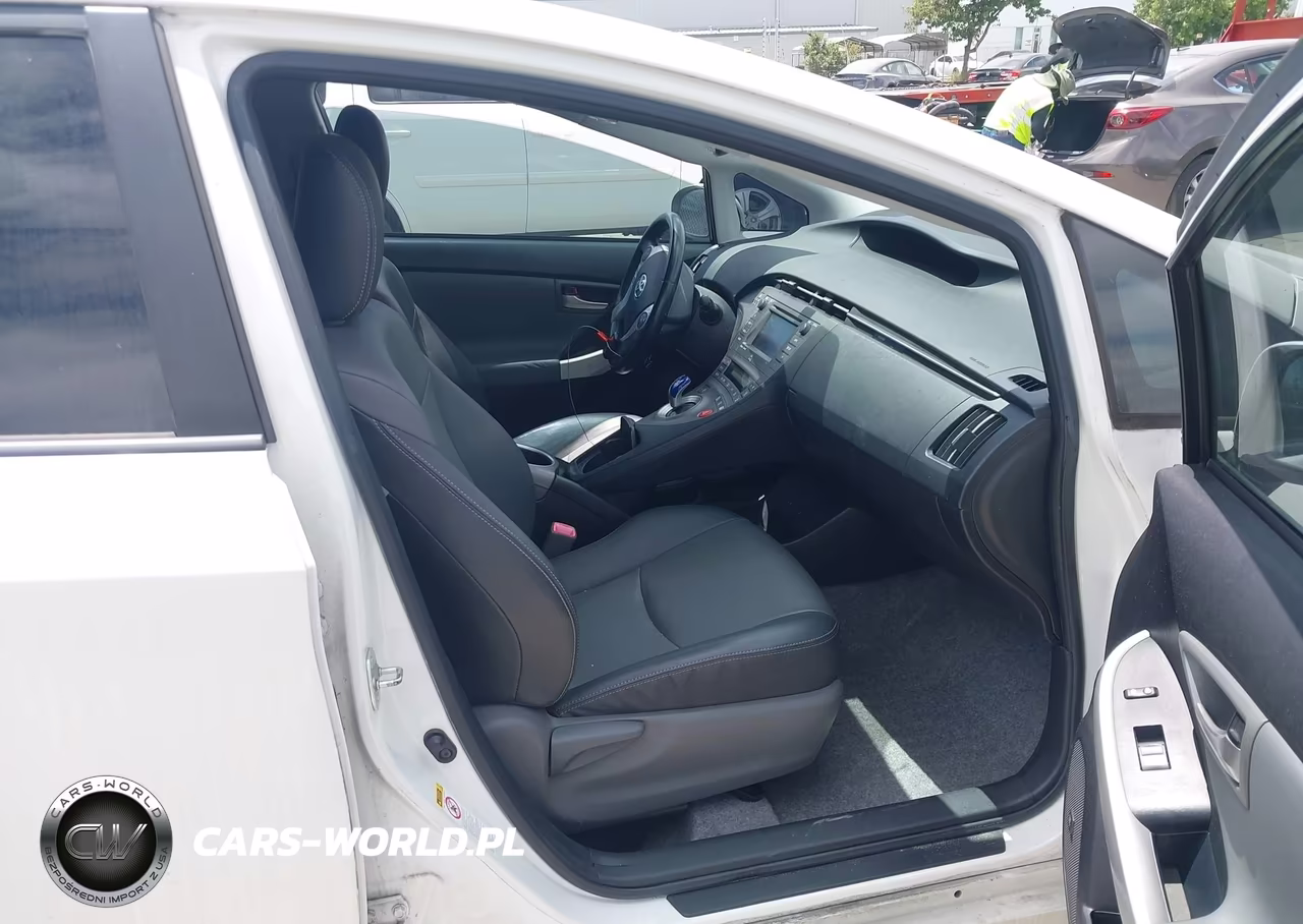 2012 Toyota Prius Four VIN:JTDKN3DU5C5492816 - 5