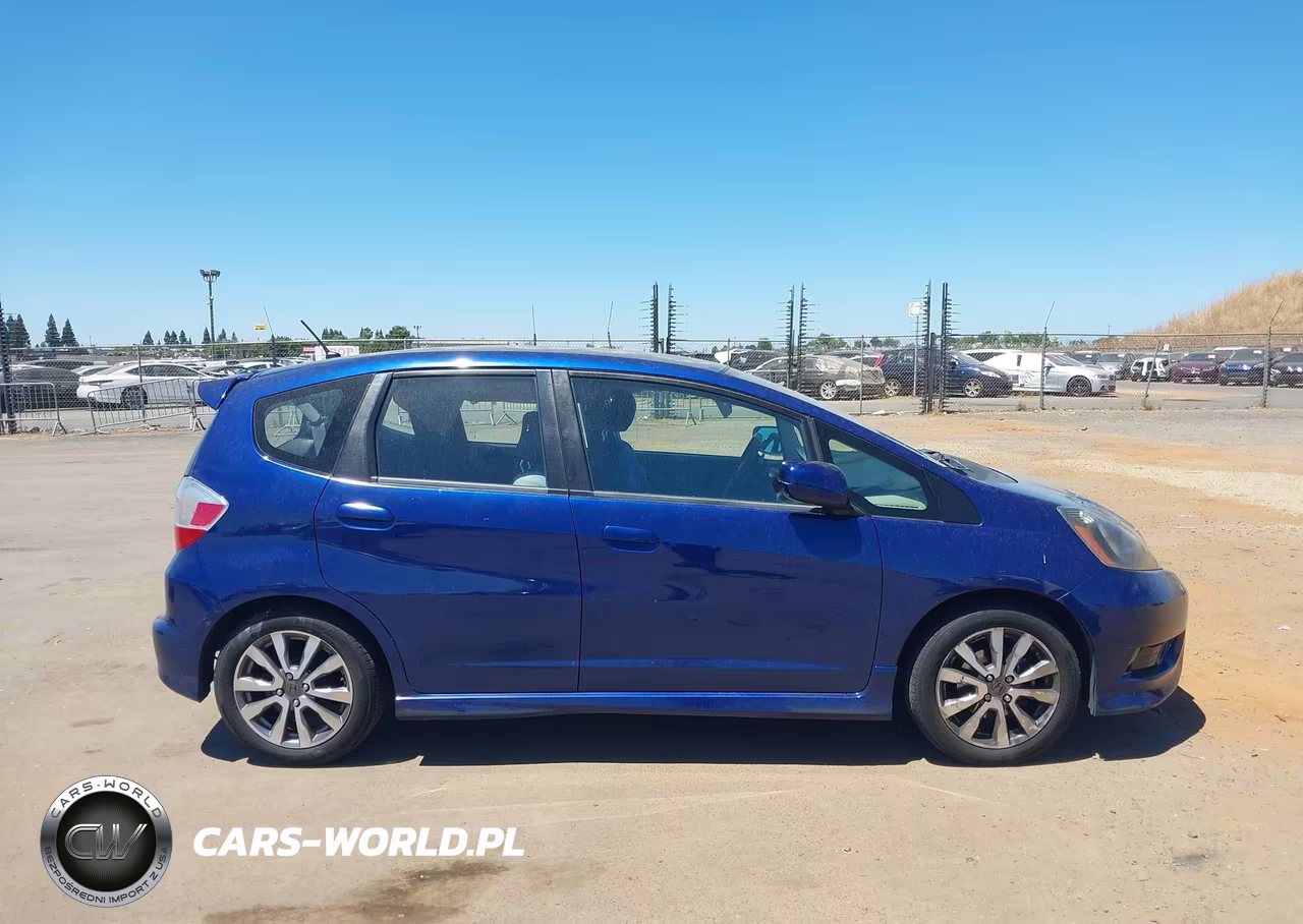 2012 Honda Fit Sport VIN:JHMGE8H58CC015636 - 13