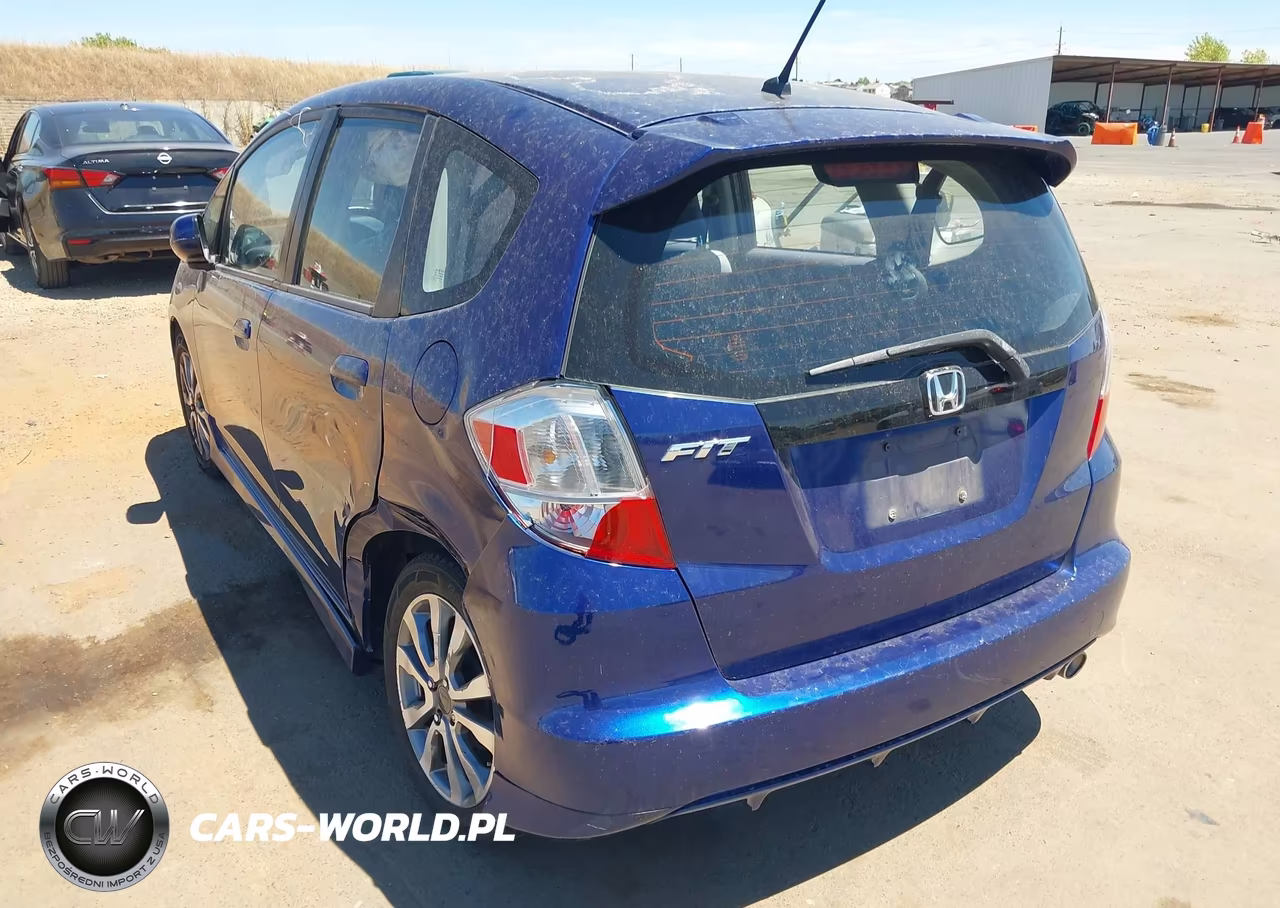 2012 Honda Fit Sport VIN:JHMGE8H58CC015636 - 3