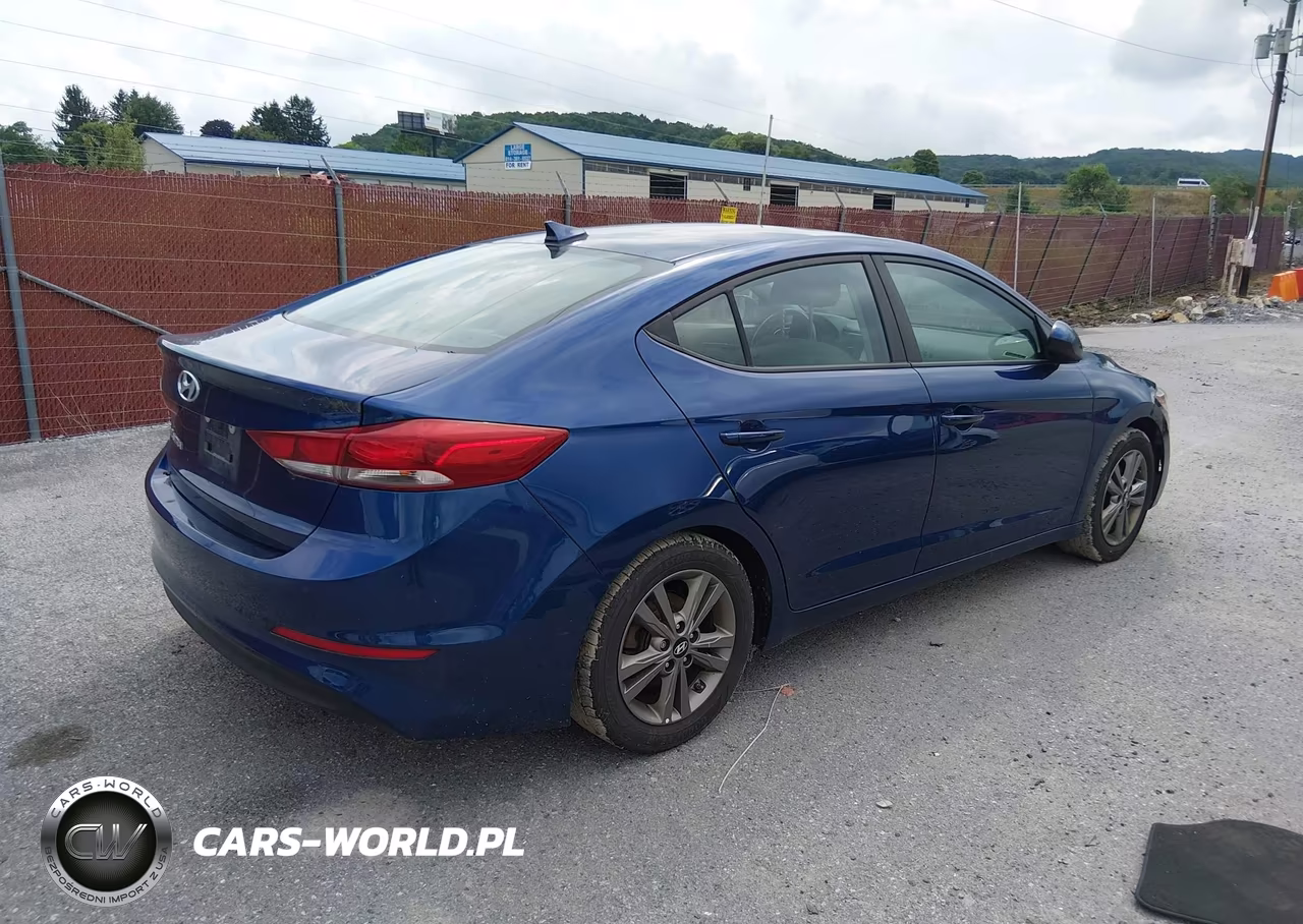 2018 Hyundai Elantra Value Edition VIN:5NPD84LF4JH289177 - 4