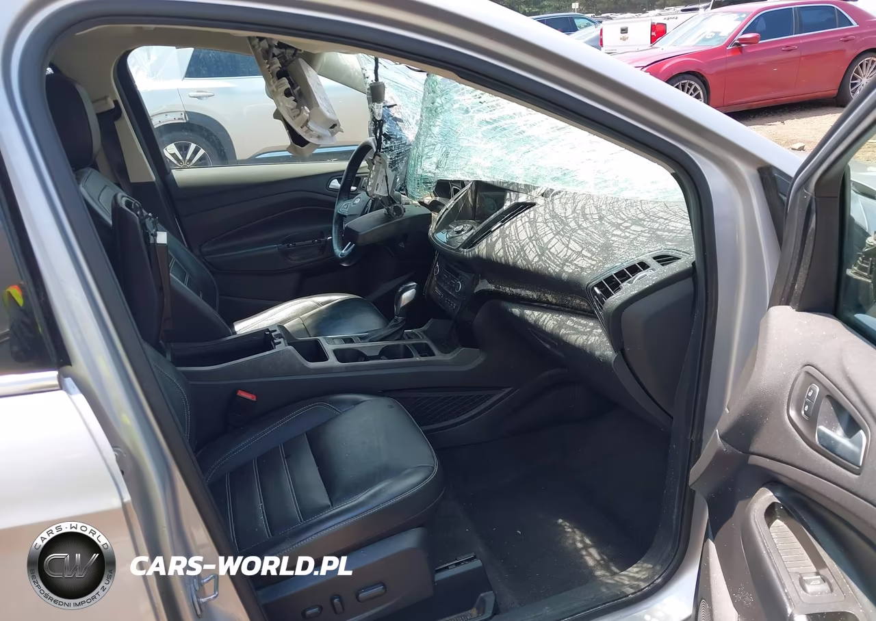 2019 Ford Escape Titanium VIN:1FMCU0J94KUC31800 - 5