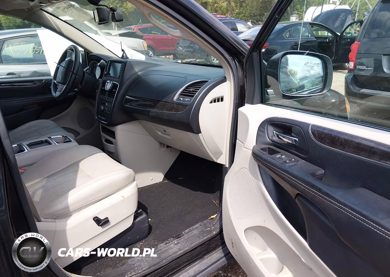 2016 Chrysler Town & Country Touring-L VIN:2C4RC1CG6GR247438 - 5