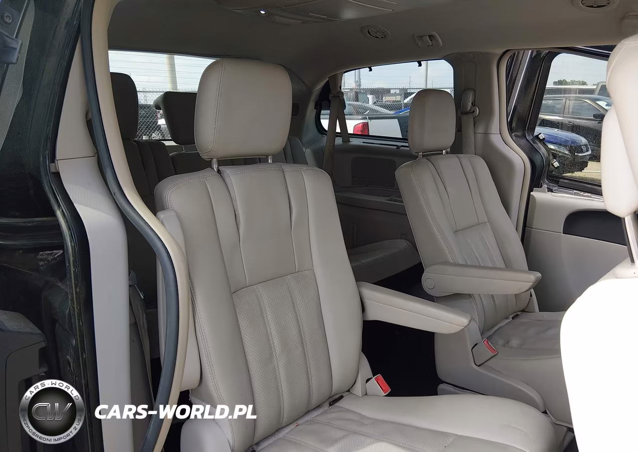 2016 Chrysler Town & Country Touring-L VIN:2C4RC1CG6GR247438 - 8