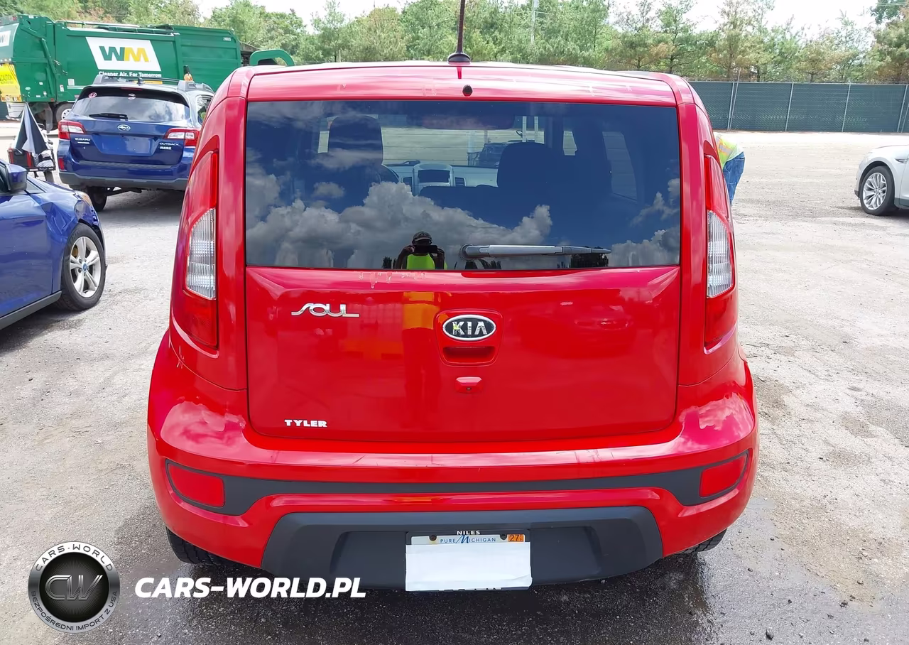 2012 Kia Soul + VIN:KNDJT2A61C7366314 - 17