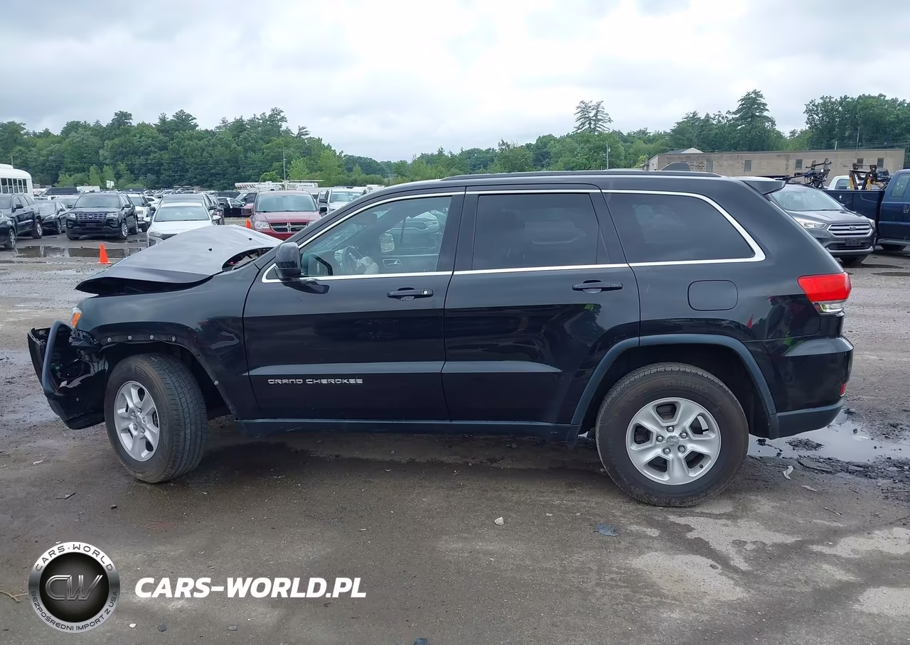 2015 Jeep Grand Cherokee Laredo VIN:1C4RJFAGXFC870655 - 13