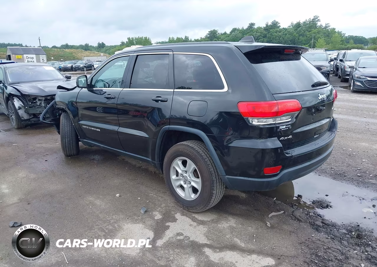 2015 Jeep Grand Cherokee Laredo VIN:1C4RJFAGXFC870655 - 3