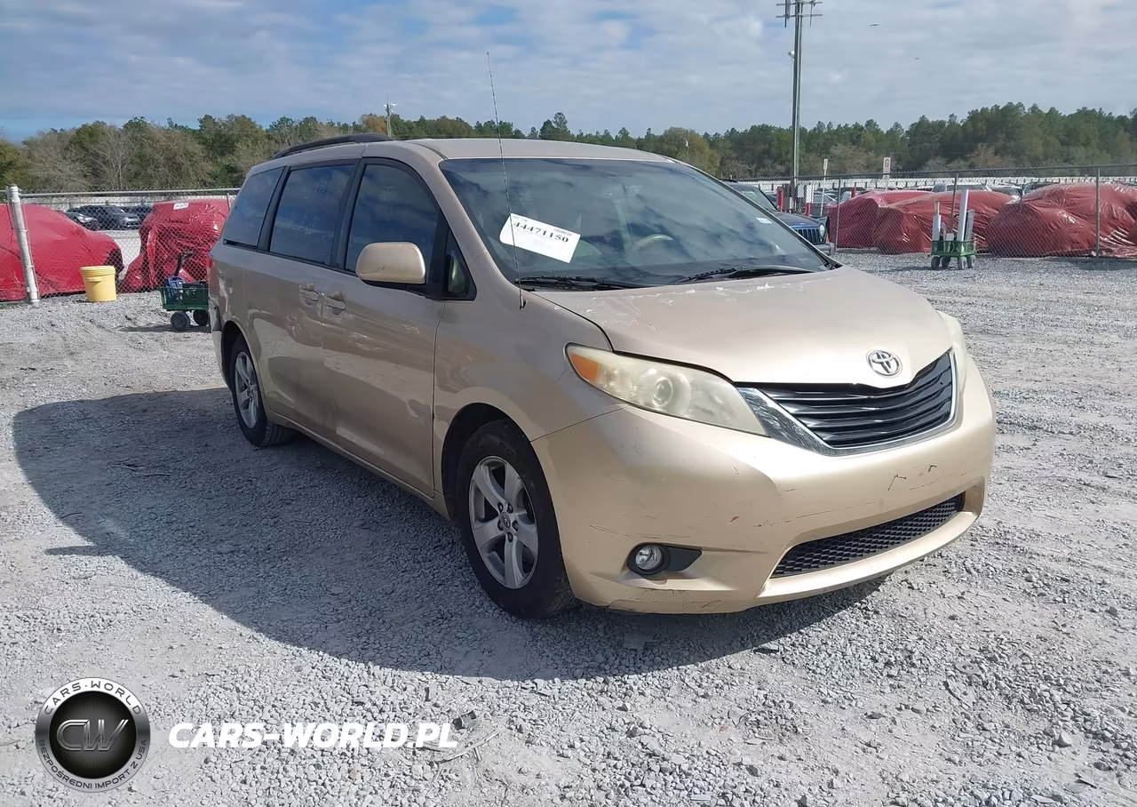 2012 Toyota Sienna Le V6 8 Passenger