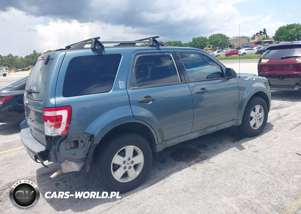 2010 Ford Escape Xlt VIN:1FMCU0D79AKB28862 - 4
