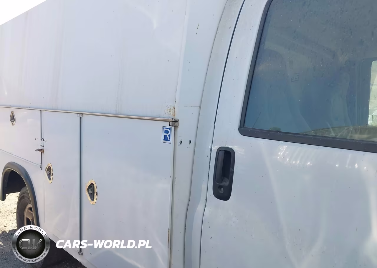 2006 Chevrolet Express Cutaway Work Van VIN:1GBHG31UX61254582 - 16