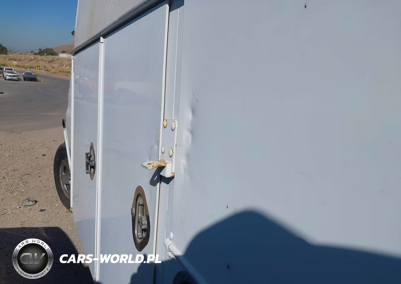 2006 Chevrolet Express Cutaway Work Van VIN:1GBHG31UX61254582 - 19