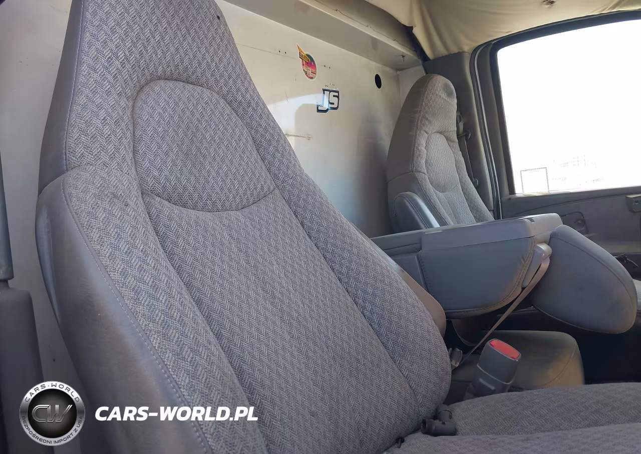 2006 Chevrolet Express Cutaway Work Van VIN:1GBHG31UX61254582 - 6
