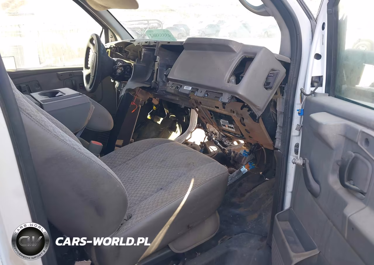 2006 Chevrolet Express Cutaway Work Van VIN:1GBHG31UX61254582 - 7