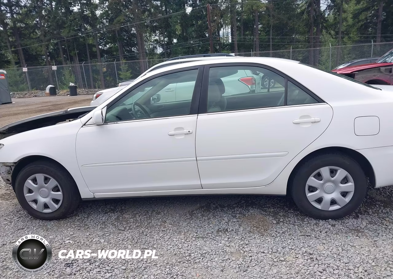 2002 Toyota Camry Le VIN:JTDBE32K120038141 - 15