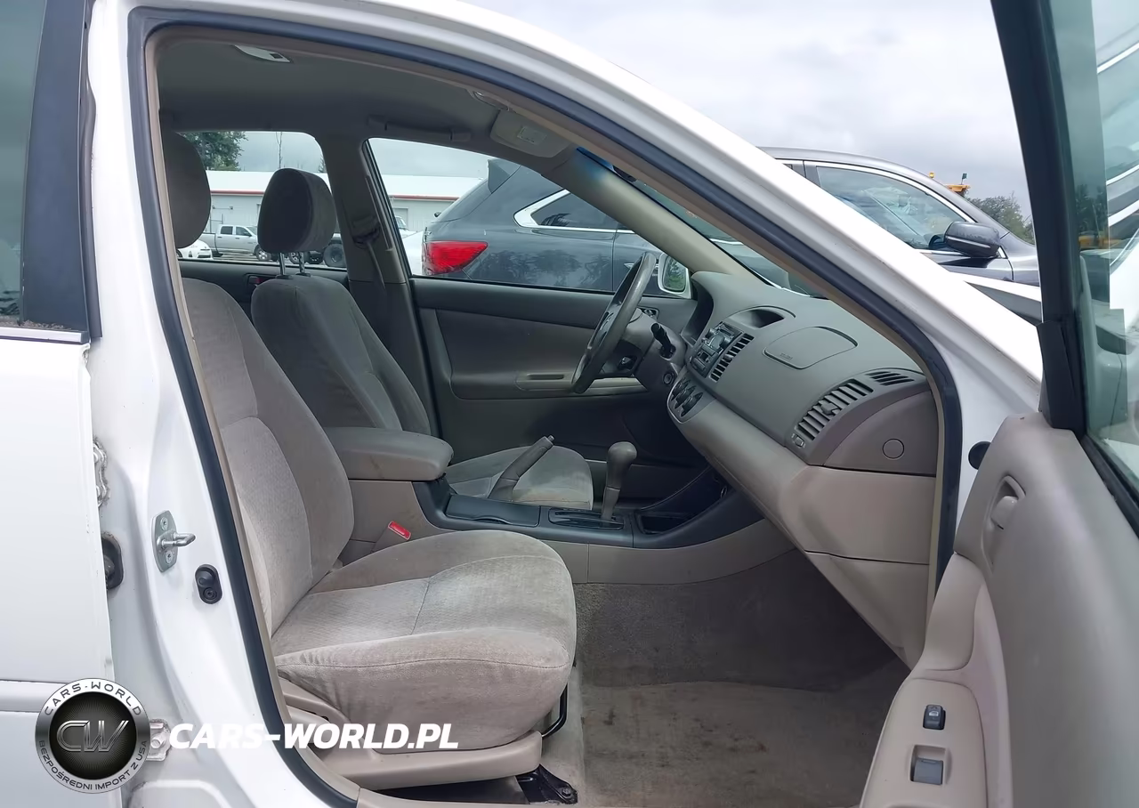 2002 Toyota Camry Le VIN:JTDBE32K120038141 - 18