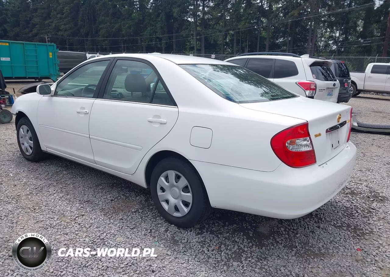 2002 Toyota Camry Le VIN:JTDBE32K120038141 - 3