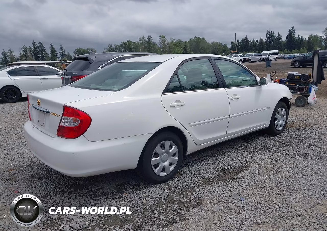2002 Toyota Camry Le VIN:JTDBE32K120038141 - 4