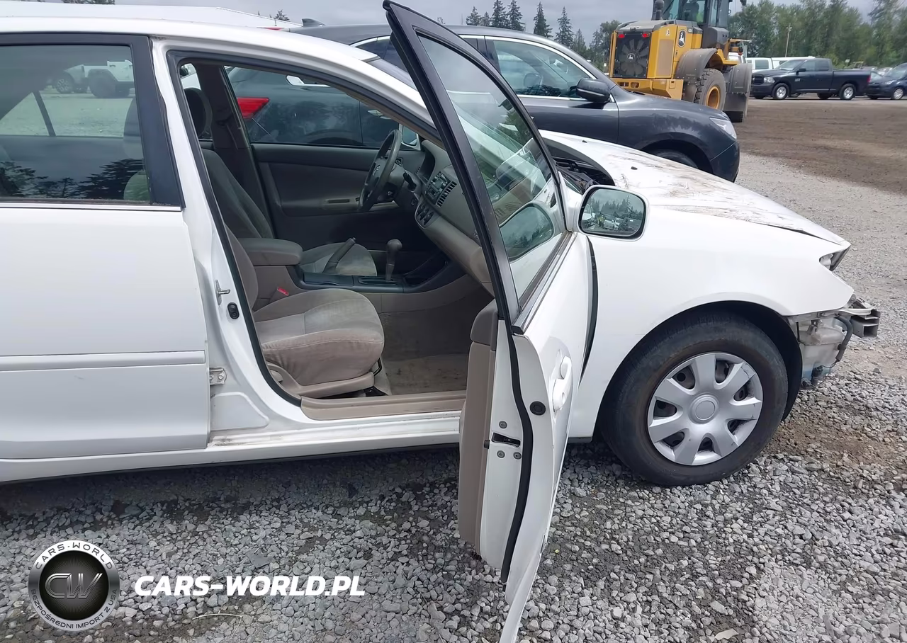 2002 Toyota Camry Le VIN:JTDBE32K120038141 - 5