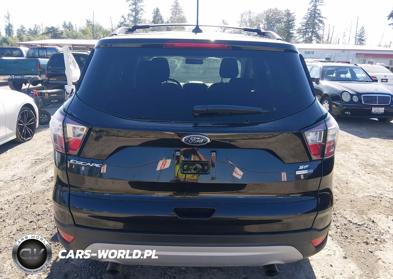 2018 Ford Escape Se VIN:1FMCU9GD8JUA86811 - 17
