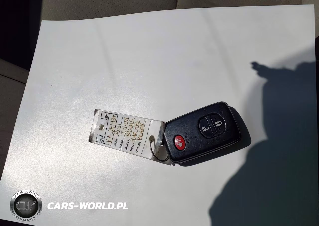2011 Toyota Prius Two VIN:JTDKN3DU0B0281437 - 11