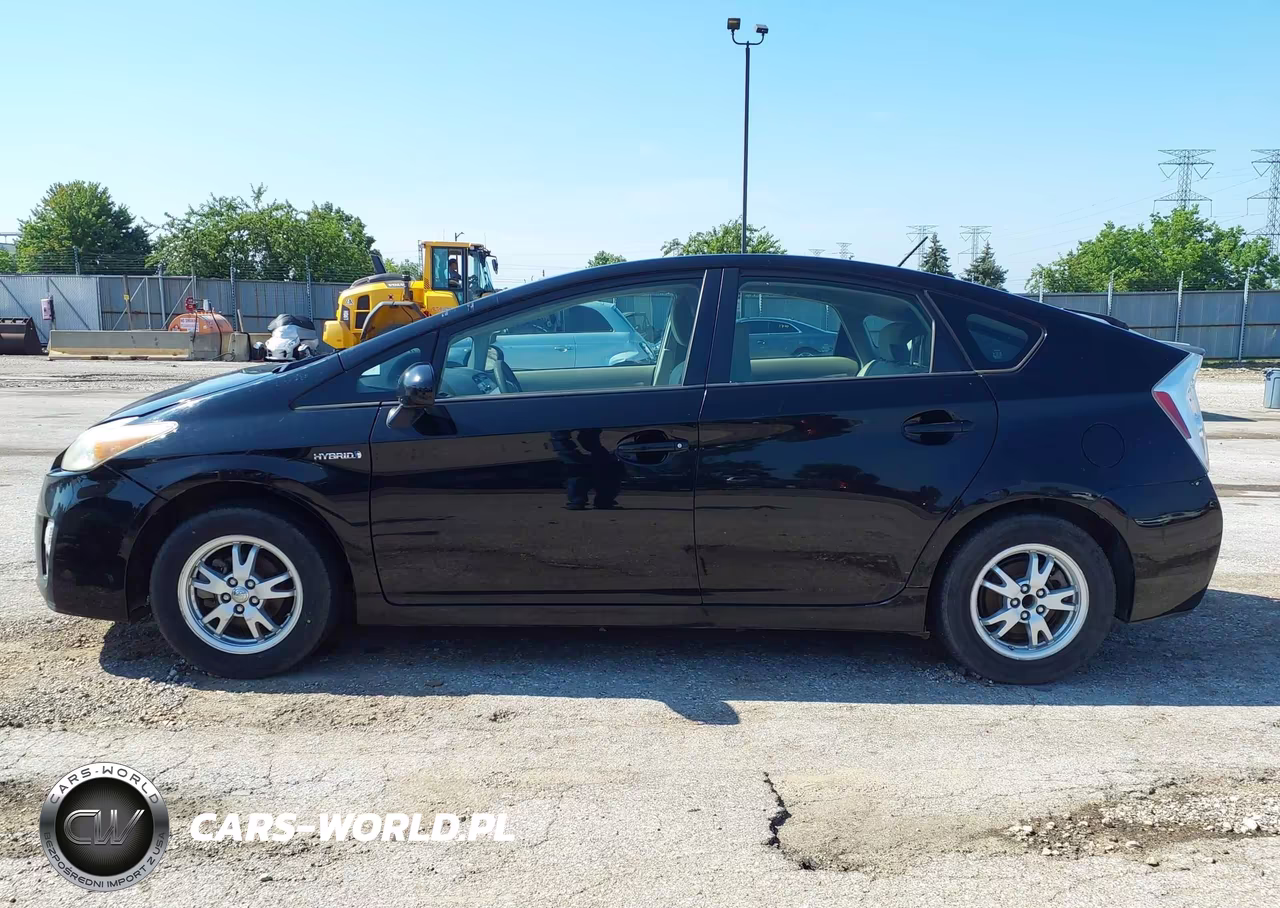 2011 Toyota Prius Two VIN:JTDKN3DU0B0281437 - 14