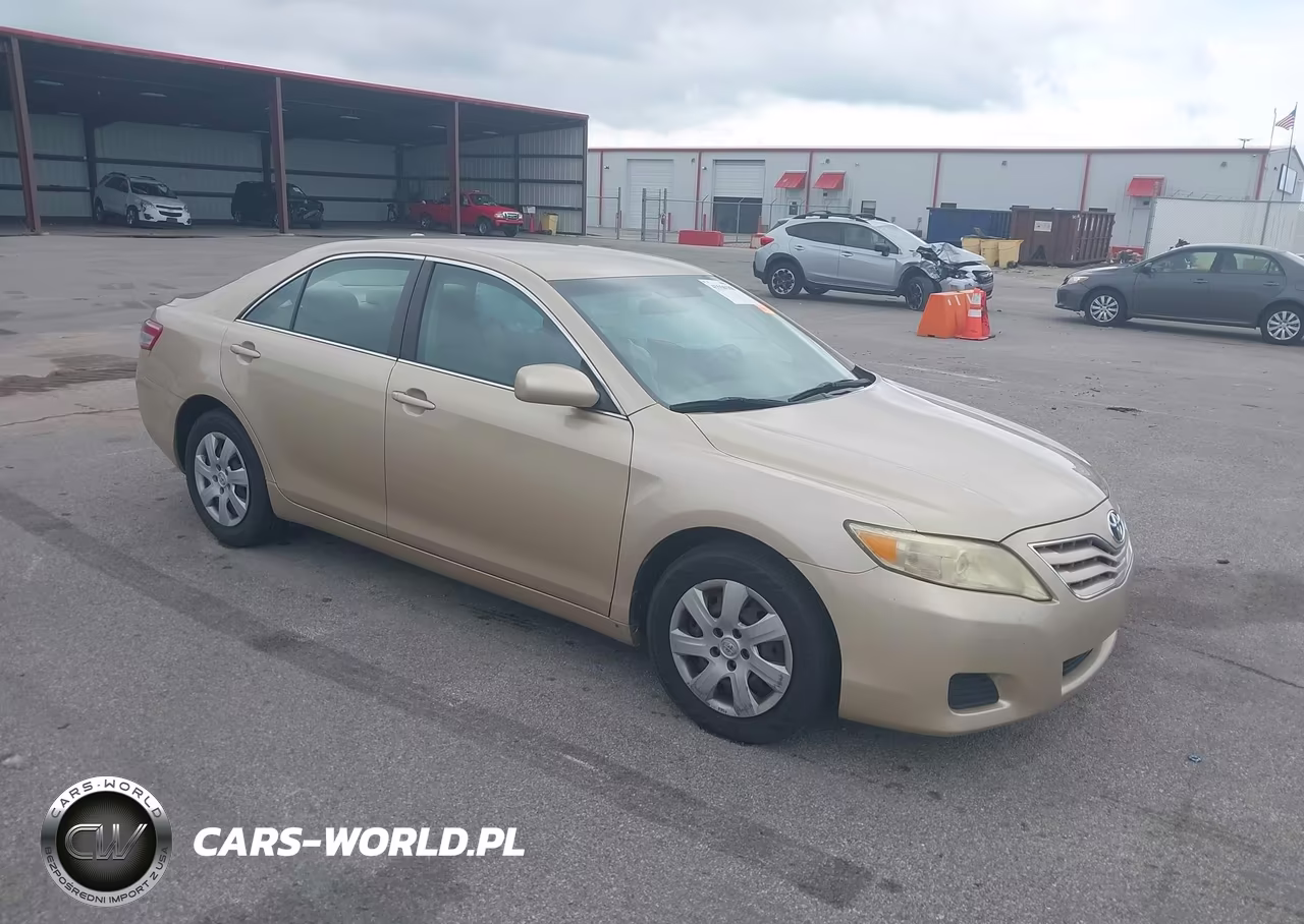 2010 Toyota Camry Le – zdjęcie 1 z 16
