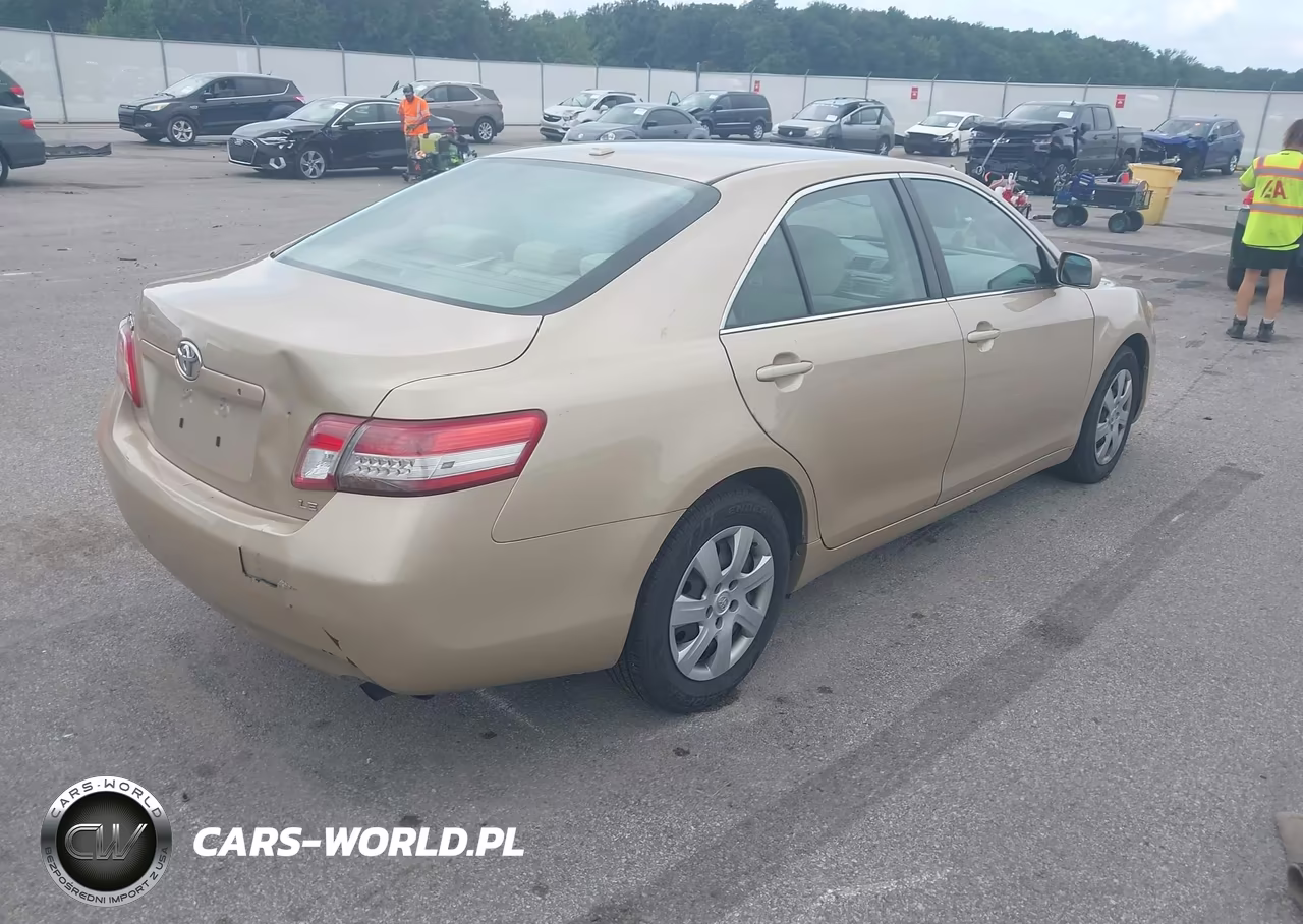 2010 Toyota Camry Le VIN:4T1BF3EK7AU086903 - 4