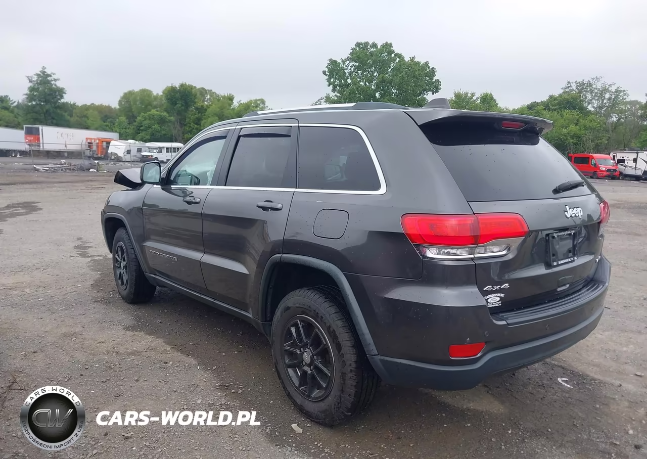 2019 Jeep Grand Cherokee Laredo E 4X4 VIN:1C4RJFAGXKC636610 - 3