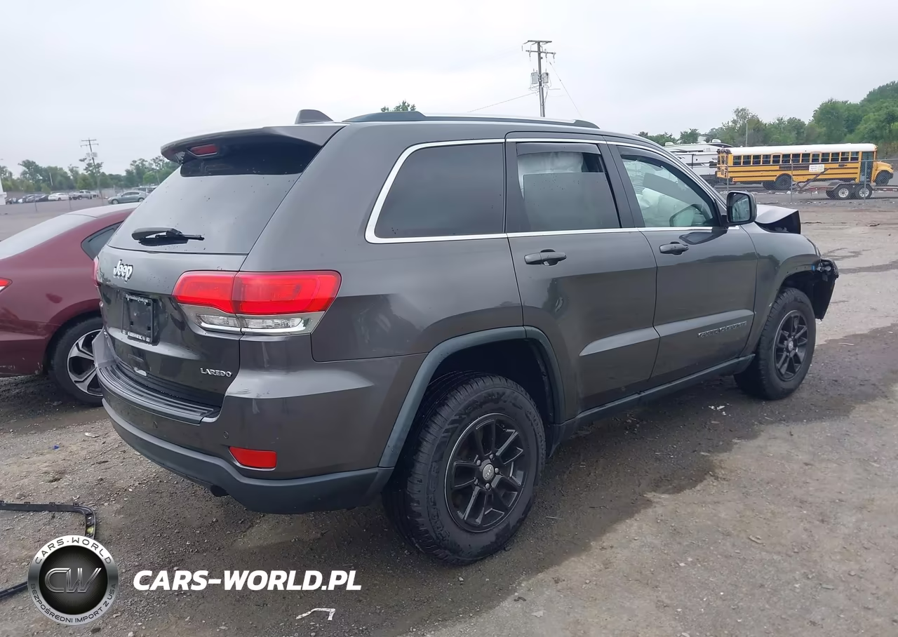 2019 Jeep Grand Cherokee Laredo E 4X4 VIN:1C4RJFAGXKC636610 - 4