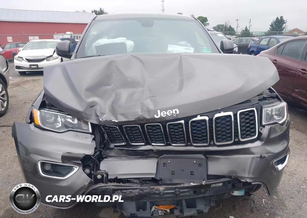 2019 Jeep Grand Cherokee Laredo E 4X4 VIN:1C4RJFAGXKC636610 - 6
