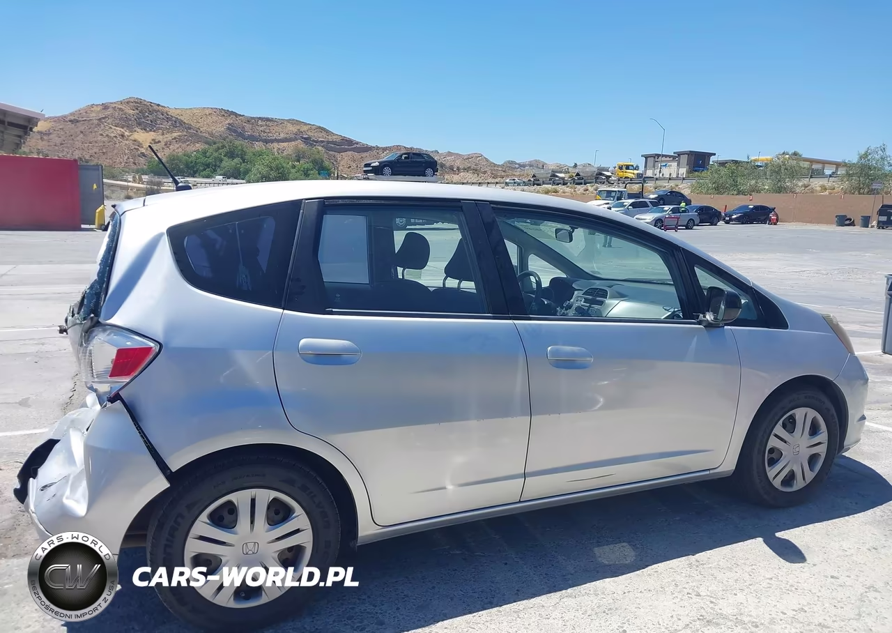 2011 Honda Fit VIN:JHMGE8H38BC028206 - 14