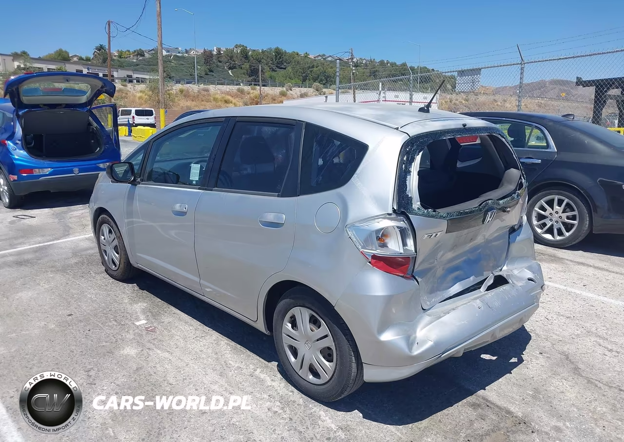 2011 Honda Fit VIN:JHMGE8H38BC028206 - 3
