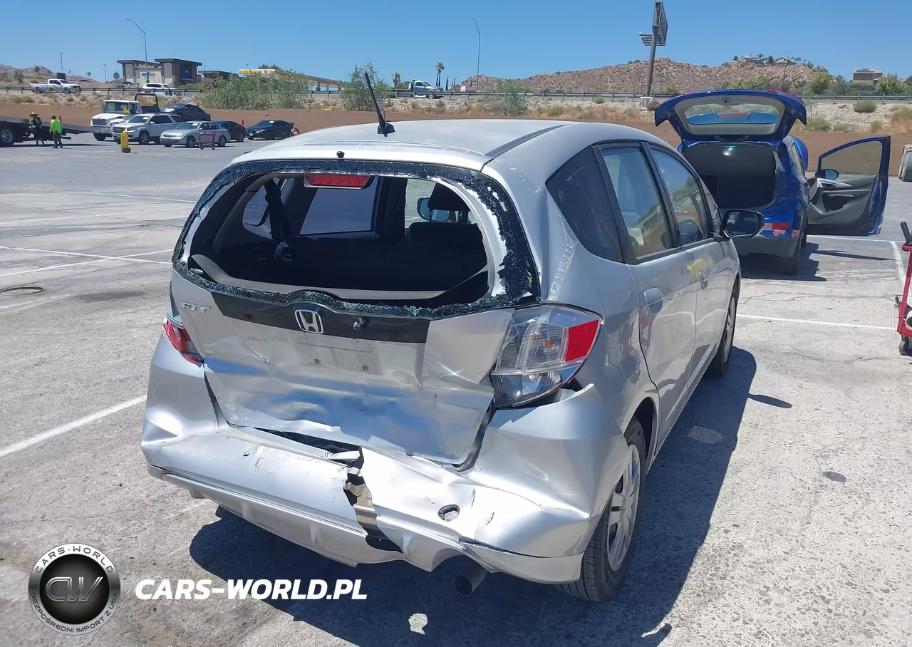 2011 Honda Fit VIN:JHMGE8H38BC028206 - 4