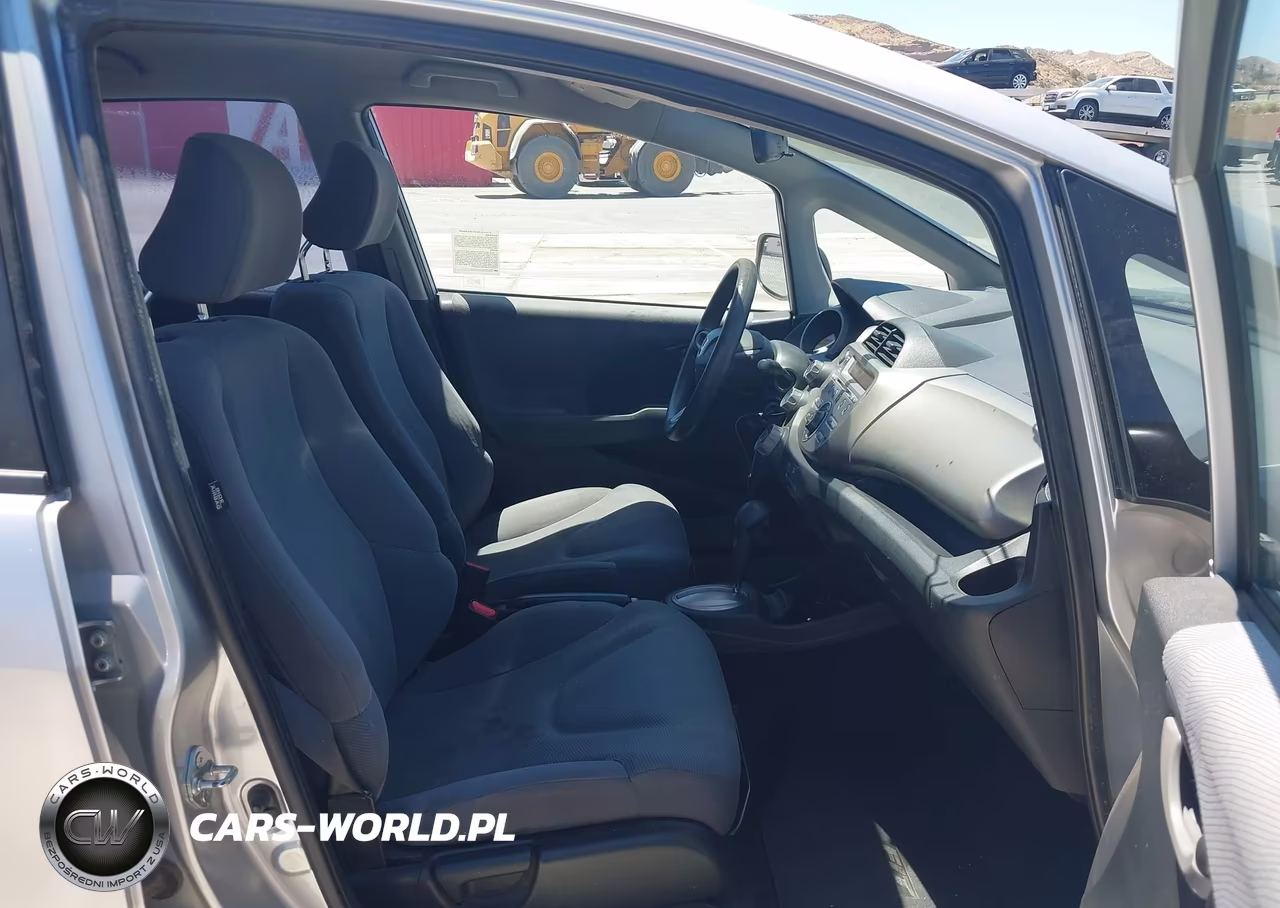 2011 Honda Fit VIN:JHMGE8H38BC028206 - 5