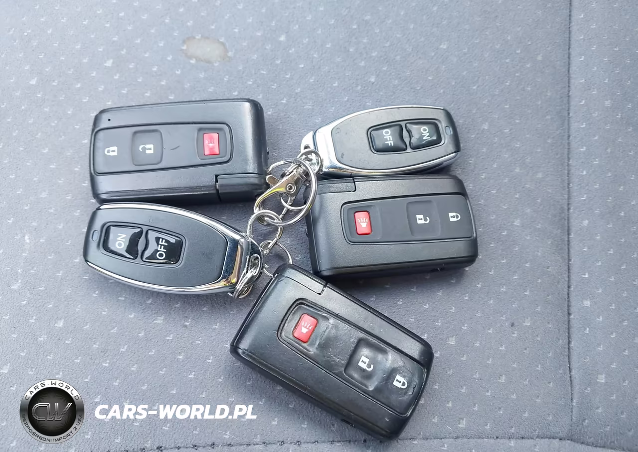 2008 Toyota Prius VIN:JTDKB20UX83325394 - 11