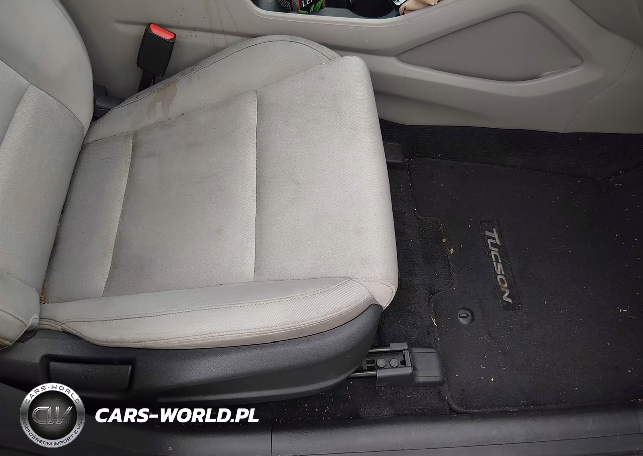 2018 Hyundai Tucson Value VIN:KM8J3CA29JU751651 - 5