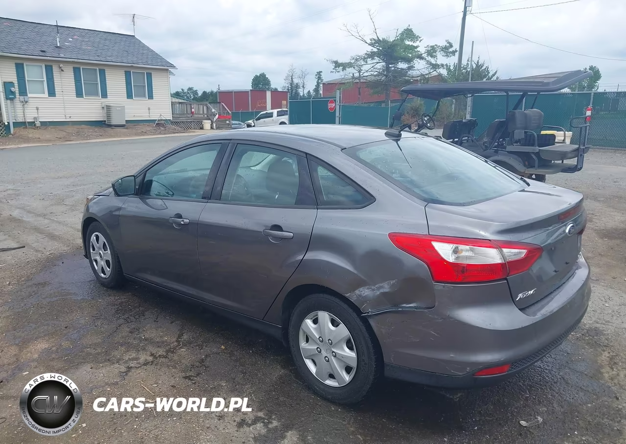 2013 Ford Focus S VIN:1FADP3E20DL217972 - 3