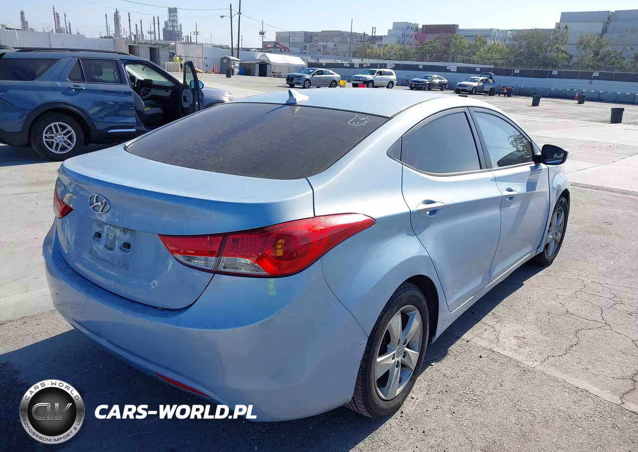 2013 Hyundai Elantra Gls VIN:KMHDH4AE0DU689723 - 4