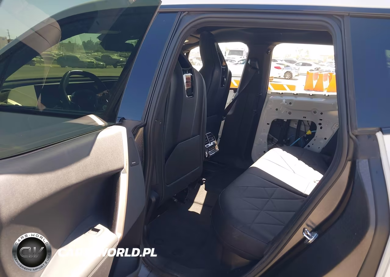 2024 BMW Ix xDrive50 VIN:WB523CF09RCP83240 - 8