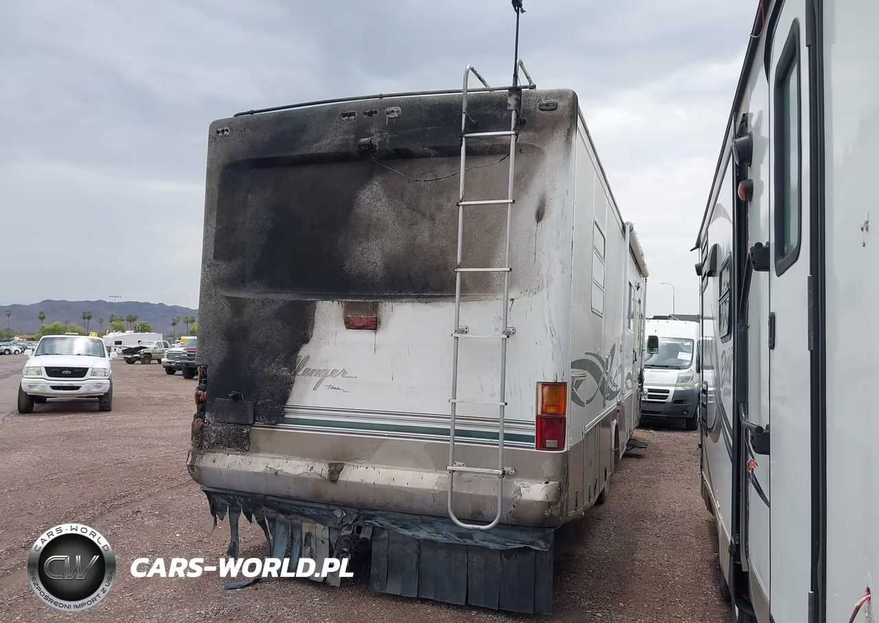 1999 Ford F550 Super Duty Stripped Chass VIN:3FCMF53S6XJA21812 - 4