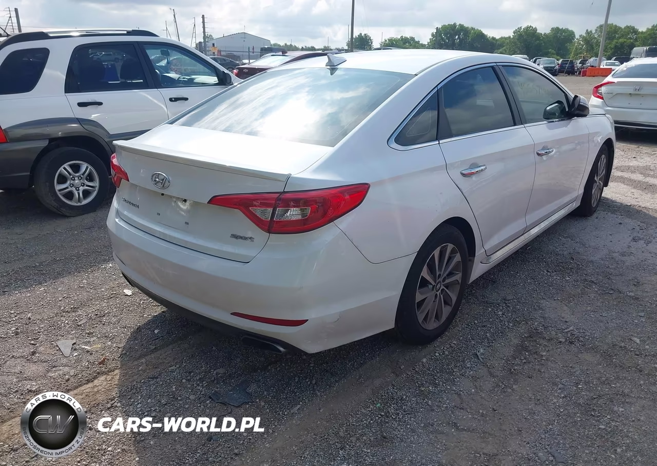 2015 Hyundai Sonata Sport VIN:5NPE34AF7FH230136 - 4