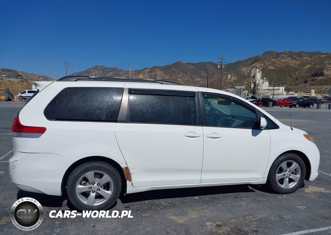 2011 Toyota Sienna Le V6 VIN:5TDKK3DC7BS018472 - 13