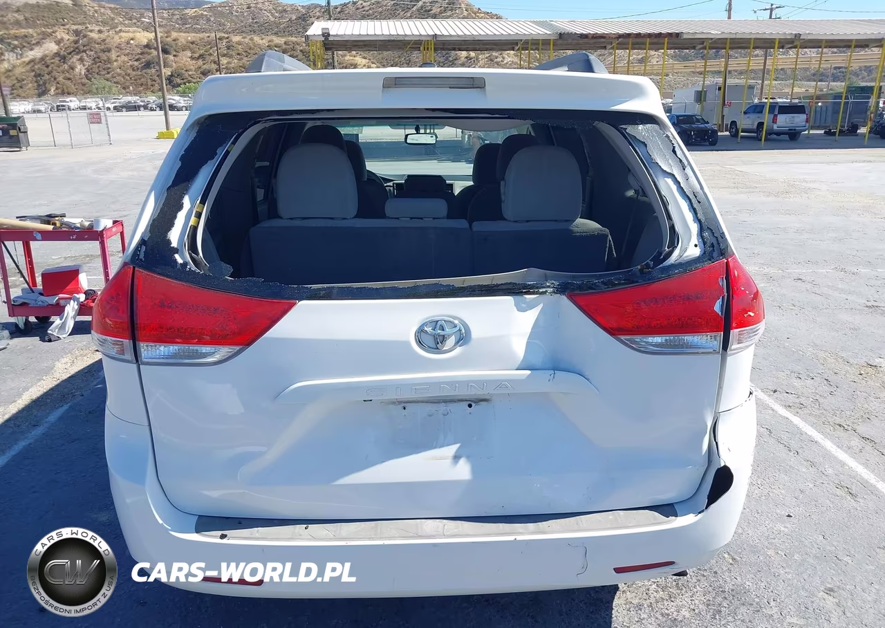 2011 Toyota Sienna Le V6 VIN:5TDKK3DC7BS018472 - 16