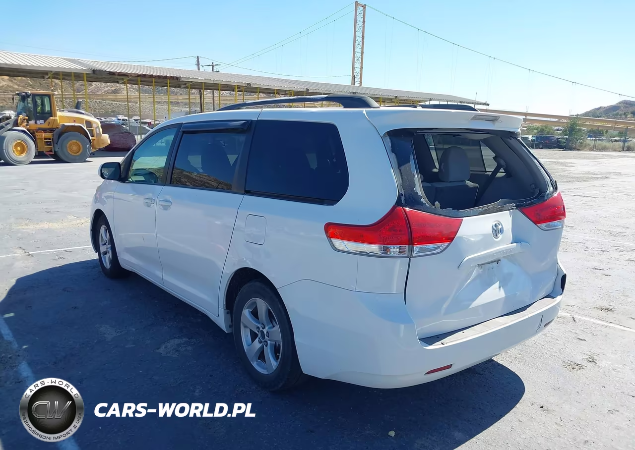 2011 Toyota Sienna Le V6 VIN:5TDKK3DC7BS018472 - 3