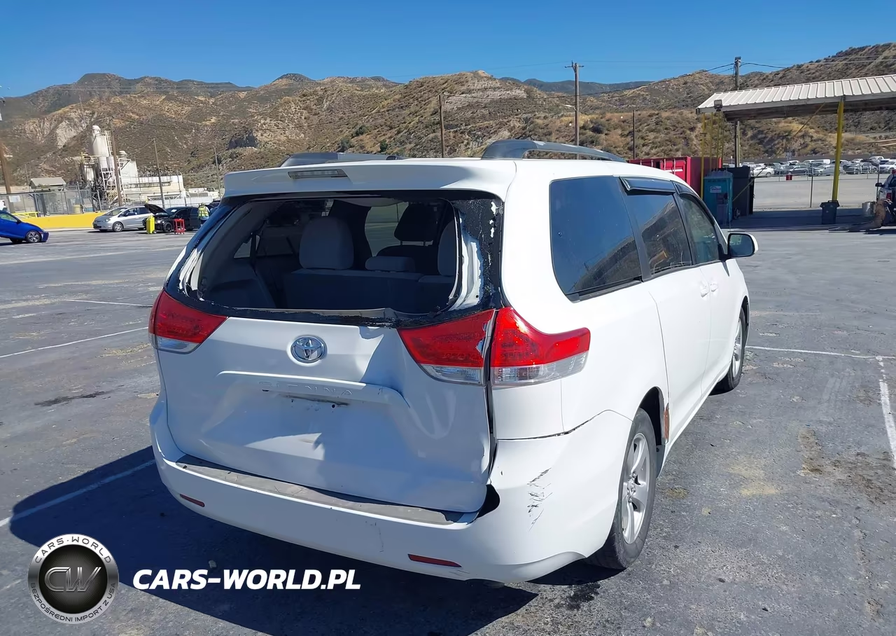 2011 Toyota Sienna Le V6 VIN:5TDKK3DC7BS018472 - 4