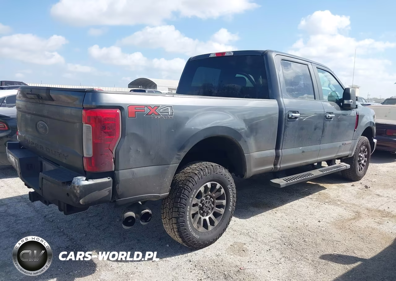 2018 Ford F-250 King Ranch-Lariat-Limited-Platinum-Xl-Xlt VIN:1FT7W2BT9JEB72676 - 4