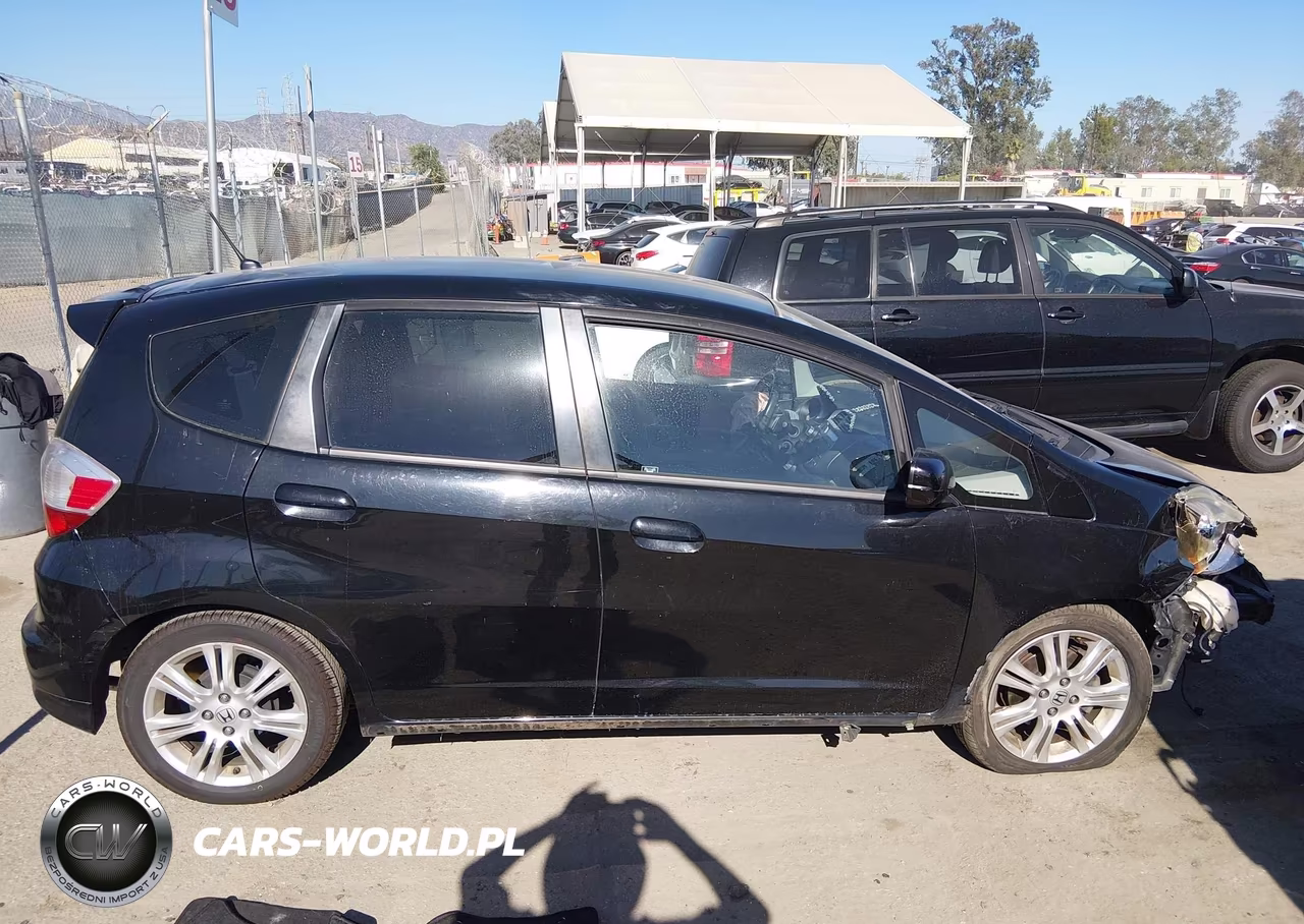 2011 Honda Fit Sport VIN:JHMGE8H52BC004579 - 14